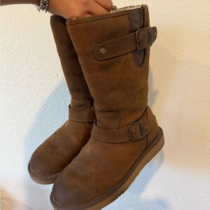 UGG SUTTER Brown Suede Buckle Boots